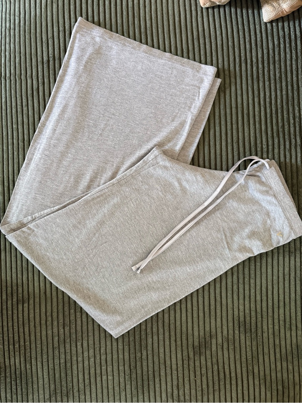 Victoria's Secret wide-leg lounge pants in a heather gray | Modal - Picture 9 of 9